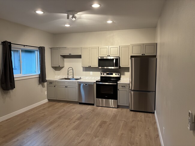 Kitchen has completely brand new appliances - 1504 W 7th Pl