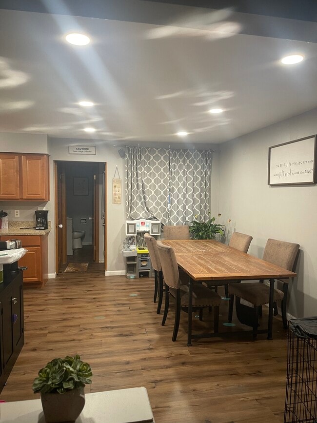 Foto del edificio - 4721 W Van Beck Ave