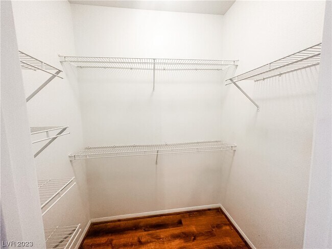 Foto del edificio - 1410 Red Crest Ln