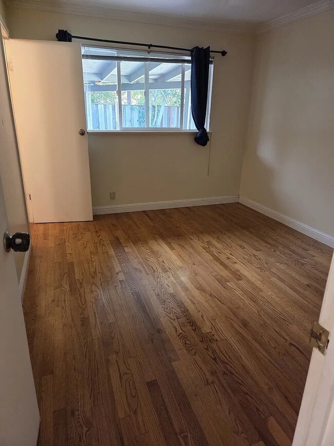 Building Photo - 4953 Kenson Dr