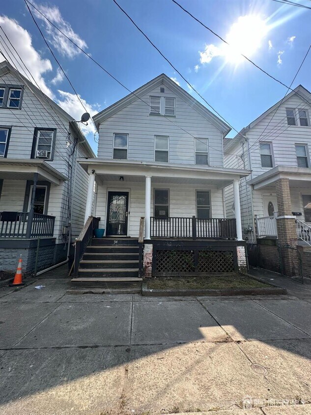 Primary Photo - 34 Delafield St
