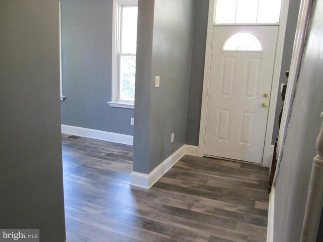 Building Photo - 4207 Valley View Ave