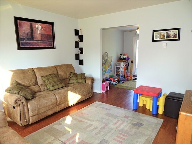 Building Photo - 438 Danbury Dr