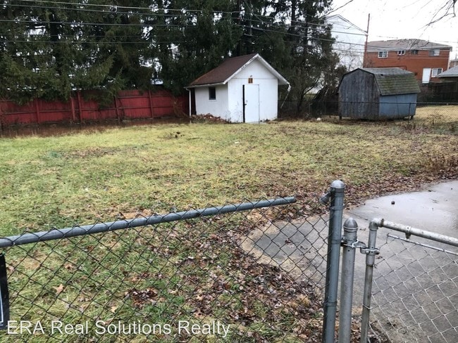 Building Photo - 3 br, 1 bath House - 1523 Burlington Avenue