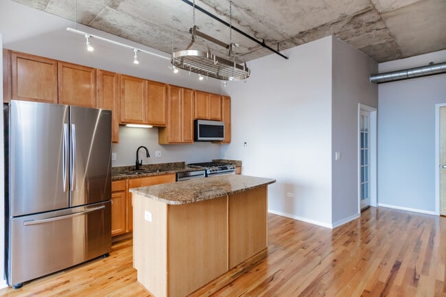Building Photo - 6 S Laflin St
