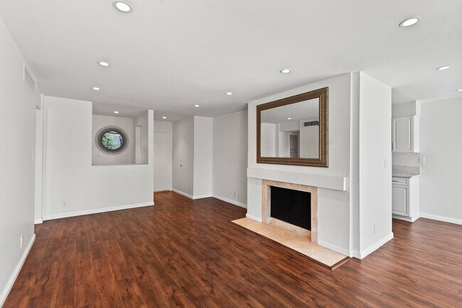 Foto del edificio - 1340 S Beverly Glen Blvd