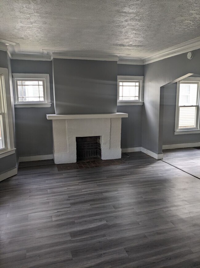 Building Photo - 3342 Desota