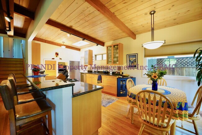 Foto del edificio - Quality San Anselmo Home Near Parks and Sc...
