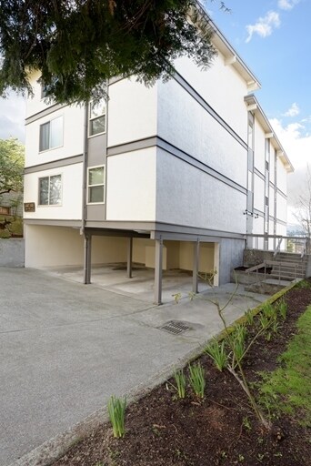 Building Photo - Laurey Ann Apartments