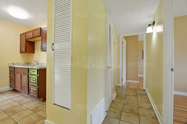 Building Photo - 4403 Plantus Pl