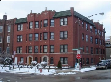 Building Photo - 1200-1202 W Roscoe St