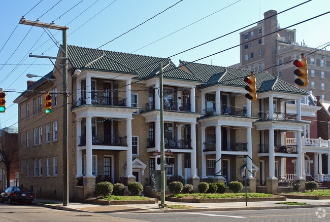 Building Photo - 2516 W Grace St