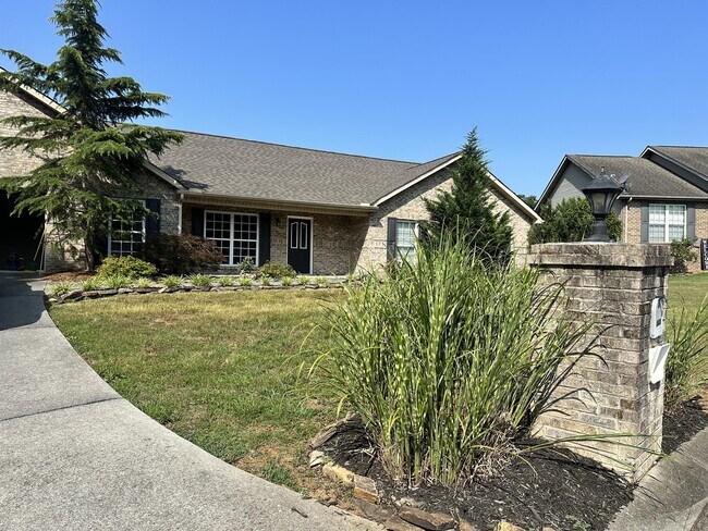 Building Photo - 1627 Chicory Ct