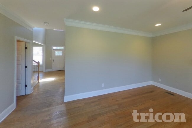 Building Photo - 2242 Townside Dr
