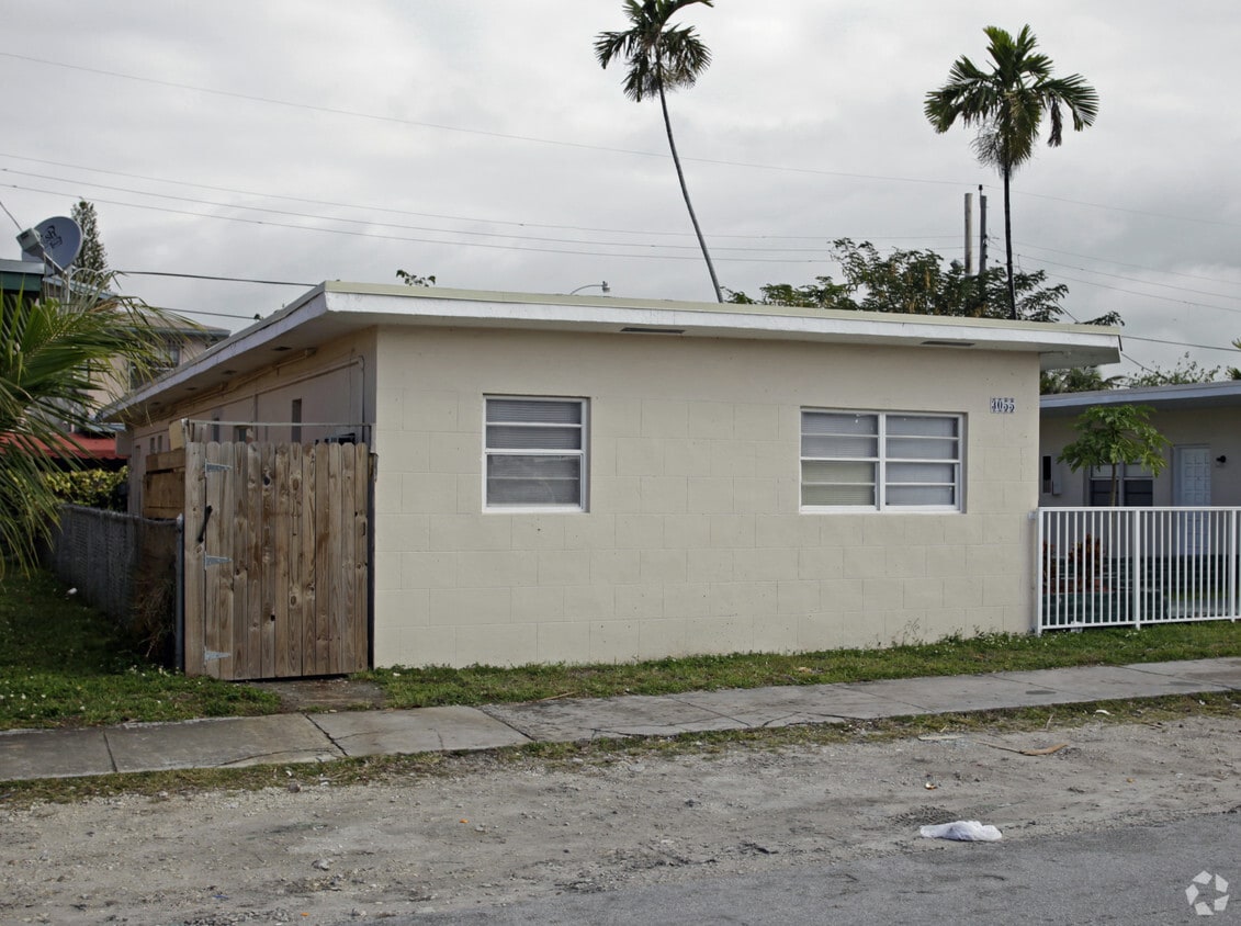 Building Photo - 3051-3055 SW 27th Ln