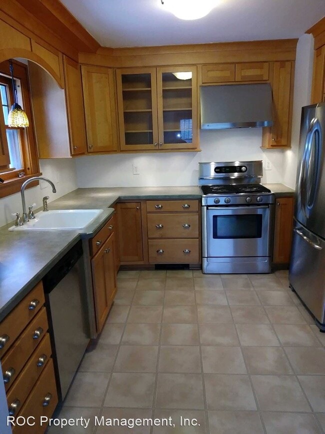 Building Photo - 3 br, 1.5 bath House - 50 Winfield Rd