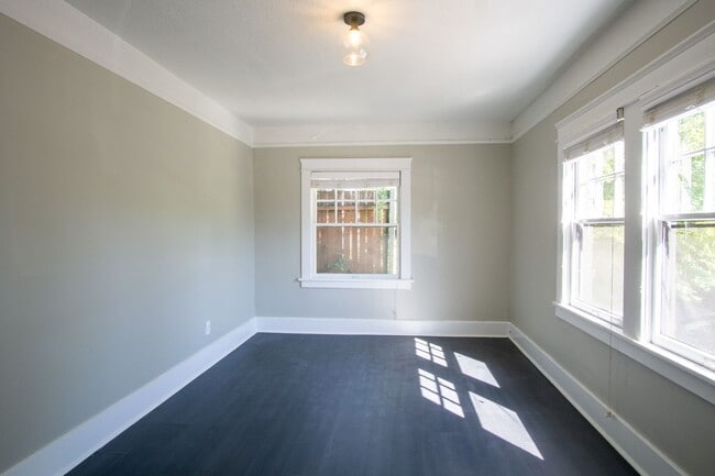 Photo - 7437 N Saint Louis Ave #3 Apartment