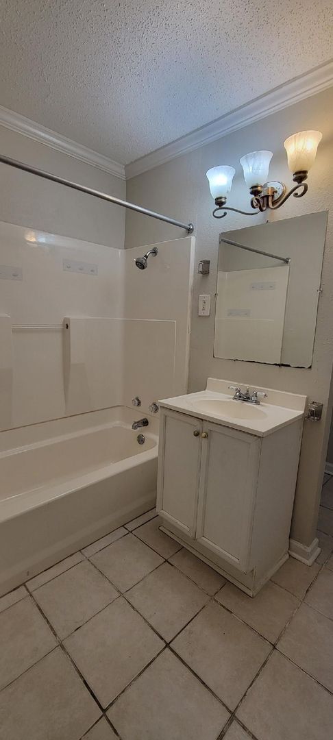 Foto del edificio - Cute Lynbrook Area Home