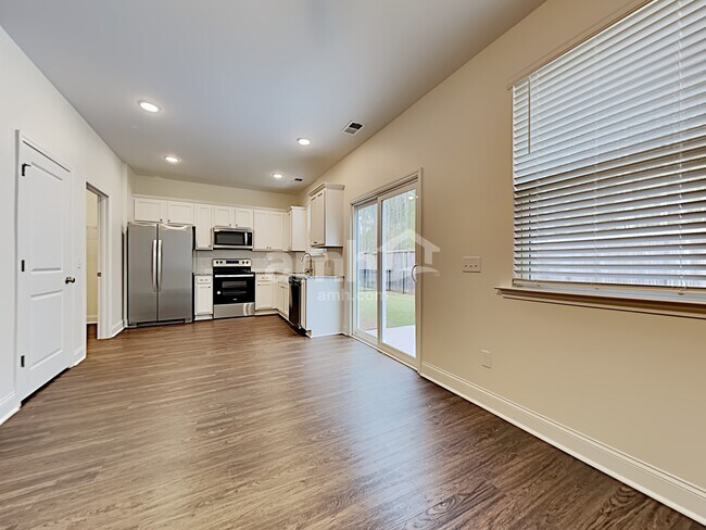 Building Photo - 157 Blackstone Dr