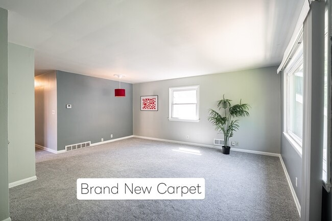 Living 3_New Carpet - 3558 N Cramer St