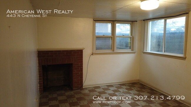 Building Photo - Basement apartment