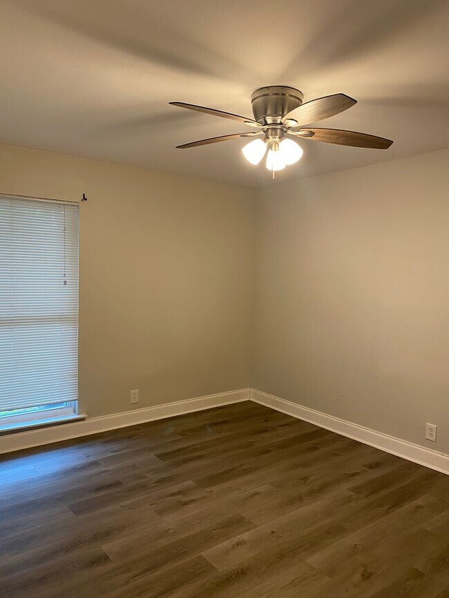 Foto del edificio - *Choose Your Special!* Spacious Fully Renovated 2-Bedroom Apartment in Alamo Heights ISD