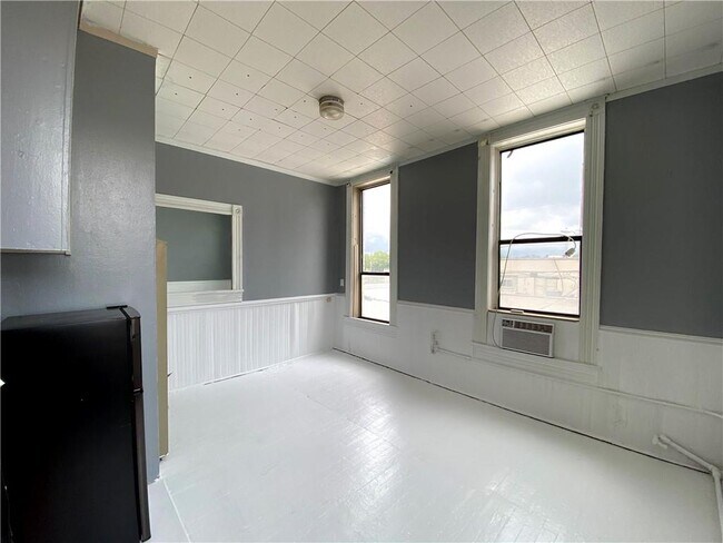 Building Photo - 103 Holcomb St