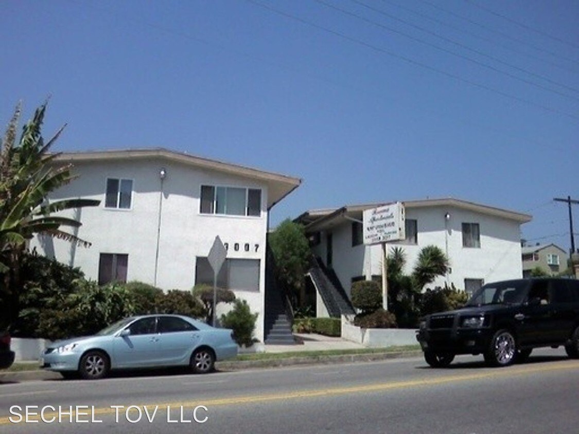 Primary Photo - 3003 Rowena Ave