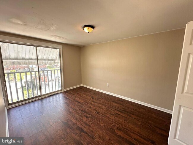 Foto del edificio - 7939 Gough St