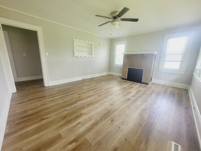 Building Photo - 33 Central Heights Dr