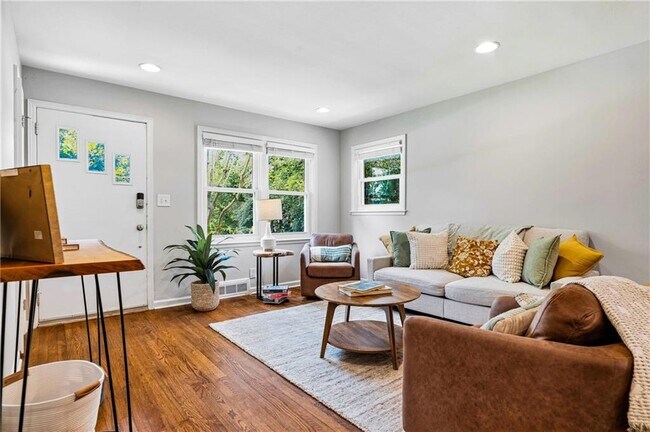 Foto del edificio - 2670 Woodridge Dr