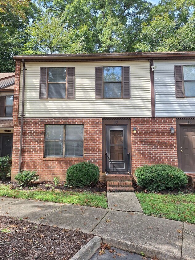 Primary Photo - 3 bedroom/1.5 bathroom- Shellis Square