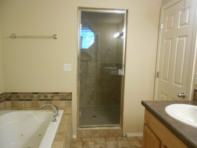 Photo - Spacious 3 Bedroom Duplex in Washougal House