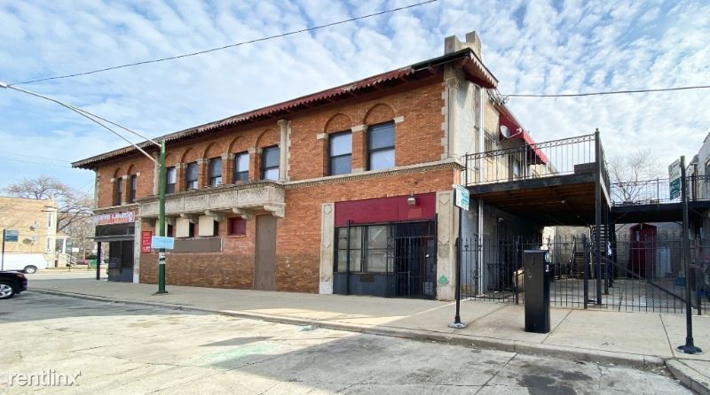 Foto del edificio - 3 br, 2 bath Apartment - 3345 W Fullerton Ave