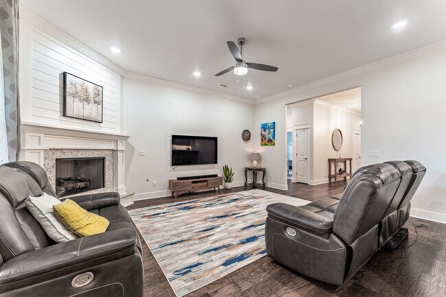 Building Photo - "Contemporary Elegance: Spacious 4 Bed, 3 Bath Modern Rental Home"