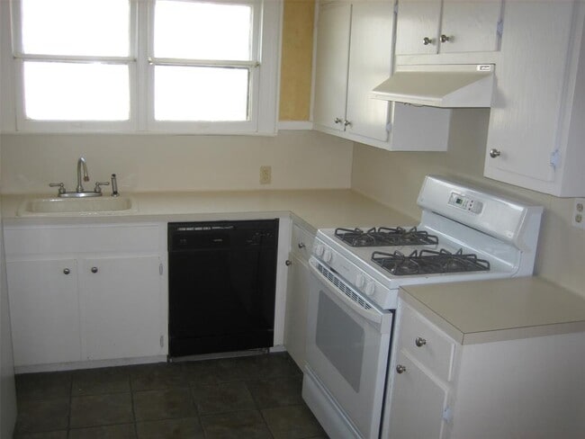 Building Photo - 4704 Evans Ave