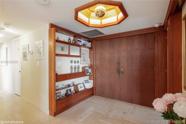 Building Photo - 1 Grove Isle Dr