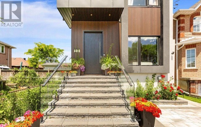 Building Photo - 10 Hamstead Ave