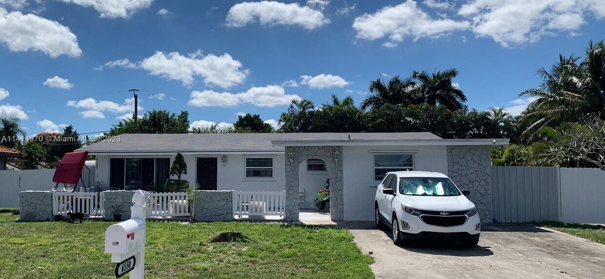 Primary Photo - 6550 SW 56th St