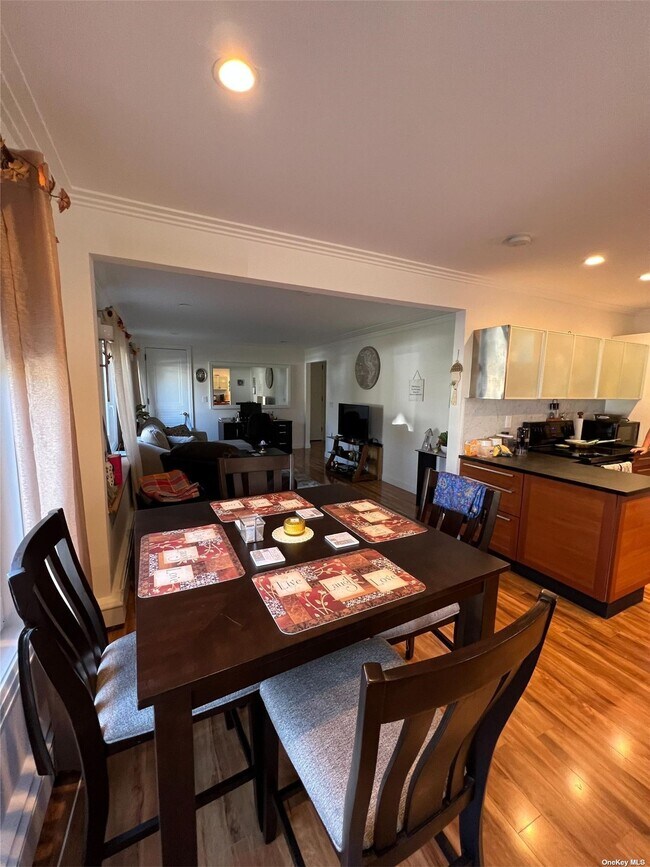 6 Wanda Terrace, Farmingville, NY 11738 Room for Rent in Farmingville