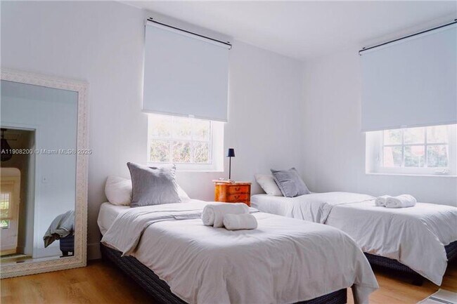 Foto del edificio - 1075 NE 120th St