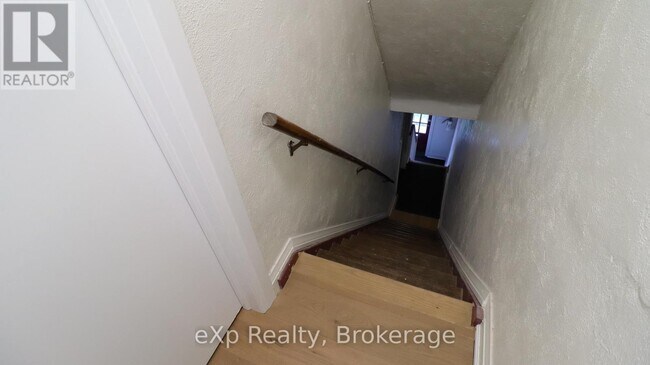 Building Photo - 875 Millwood Rd