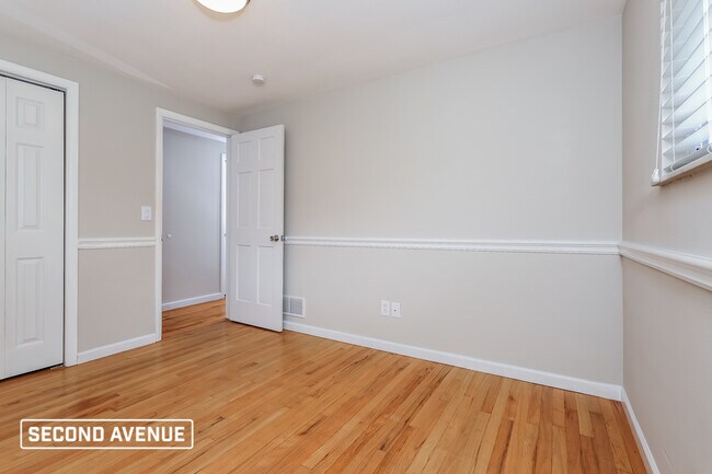 Building Photo - 14029 Valley View Dr