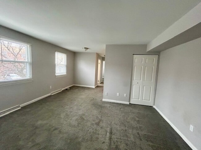 Building Photo - 4411 Falls Bridge Dr