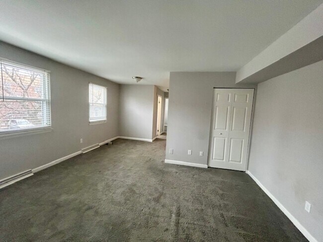 Foto del edificio - 4411 Falls Bridge Dr