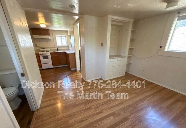 Building Photo - 518 1/2 7th Street