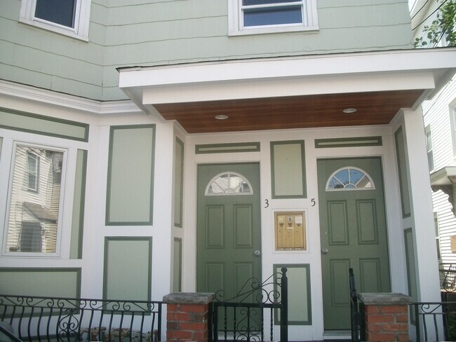Building Photo - 5 Berkshire Plz