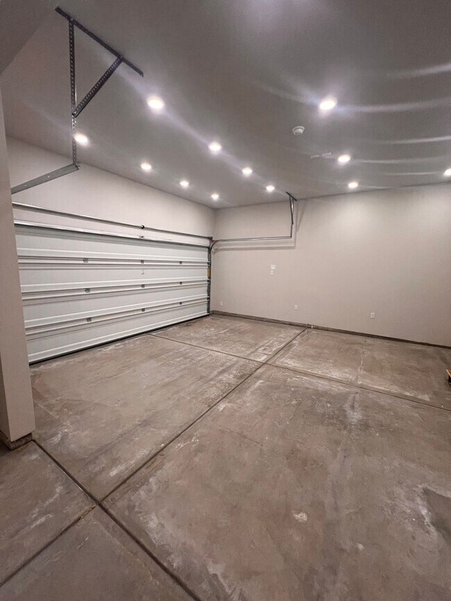 Foto del edificio - NEW LISTING!! Beautiful New 4 bed/2.5 bath + Loft in an ideal location