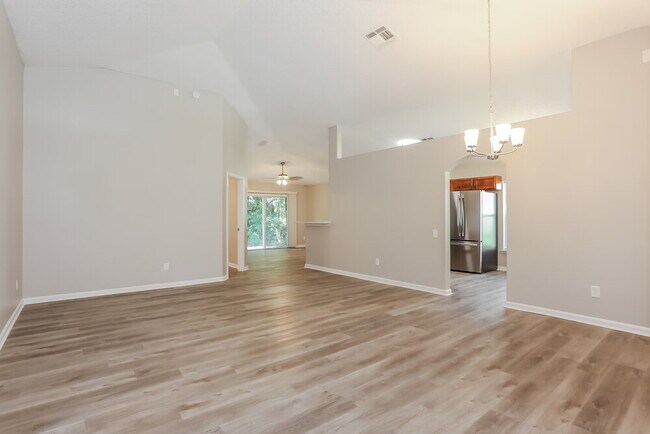 Building Photo - 11626 Kings Ridge Ct N