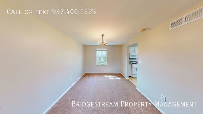 Building Photo - 4 Bedroom Home in Vandalia
